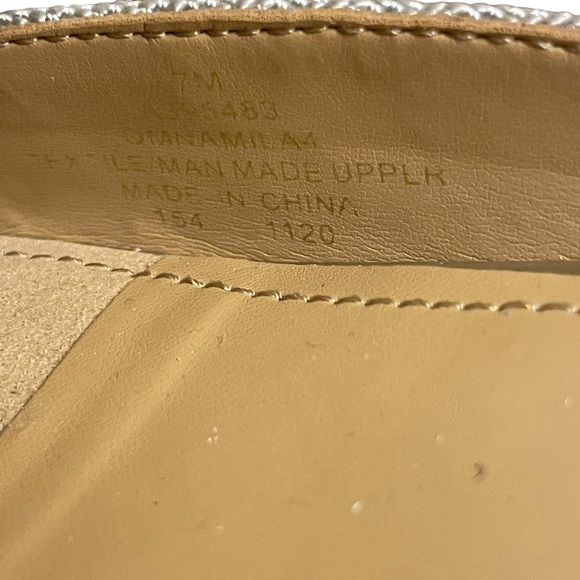 NWT Marc Fisher Namila Silver Tailored Mules Flats Size 7 - Picture 12 of 15